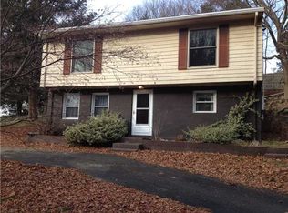 52 Sakonnet Dr, Portsmouth, RI 02871