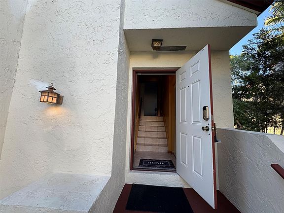 4th image of 1423 Avon Lane #213