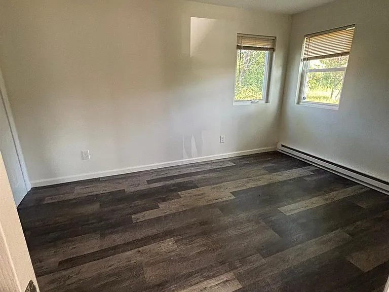 652 Bayview Ave — Photo 6