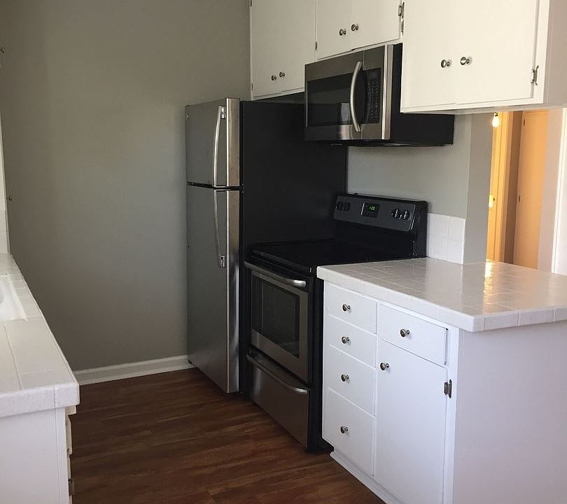 2nd image of 1156 Hornblend St APT 06