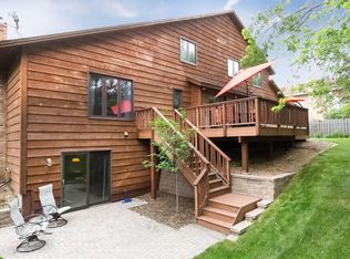1522 Briarknoll Dr, Arden Hills, MN 55112