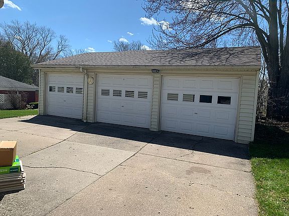 3rd image of 1706 Graham Ct NW