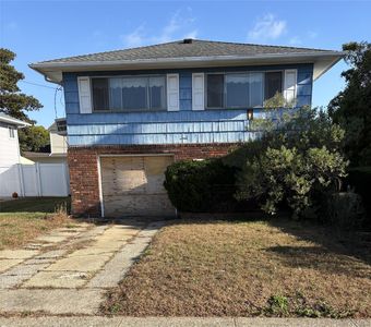 65 Florida Avenue, Island Park, NY, 11558