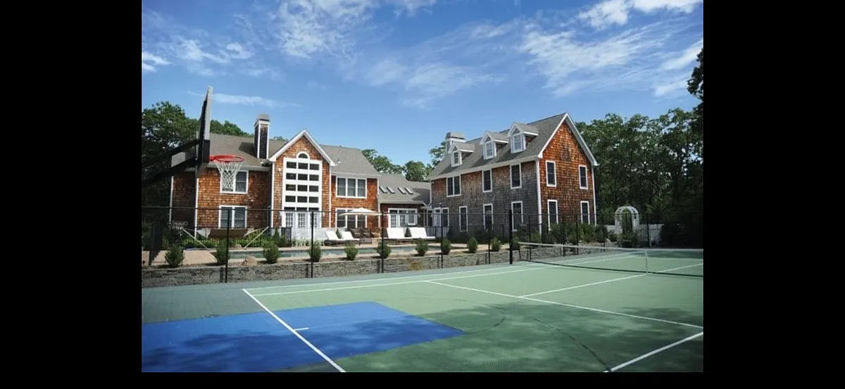 Building Photo - 309 Old Sag Harbor Rd