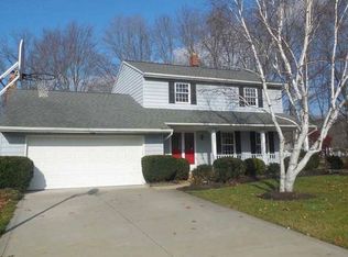 33621 N Burr Oak Dr, Solon, OH 44139