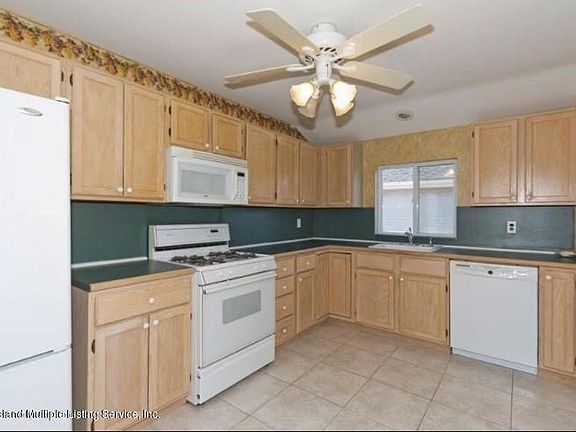 3rd image of 4774 Hylan Blvd