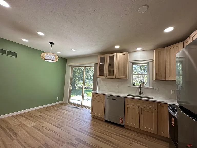 1839 W Arlington Cir — Photo 8