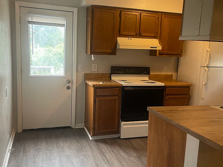 1320 Burgess Dr #1320 — Photo 8