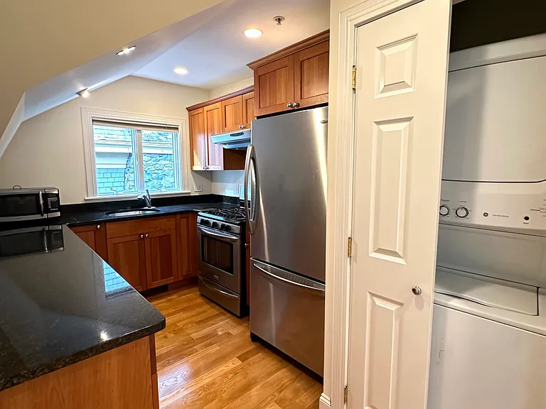 10 Selkirk Rd #4 — Photo 10