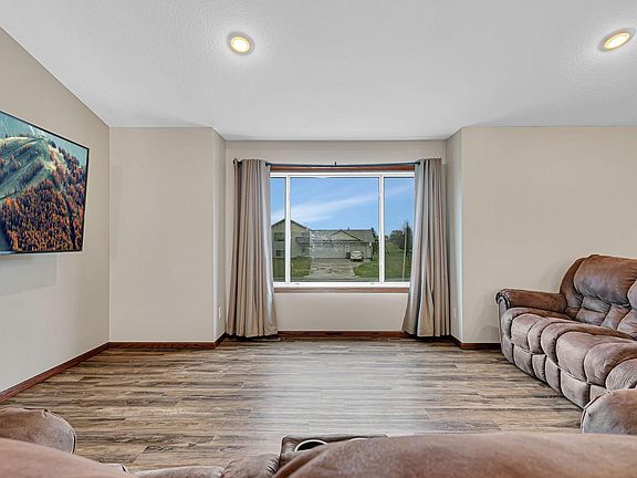 2nd image of 548 11th Ave NE