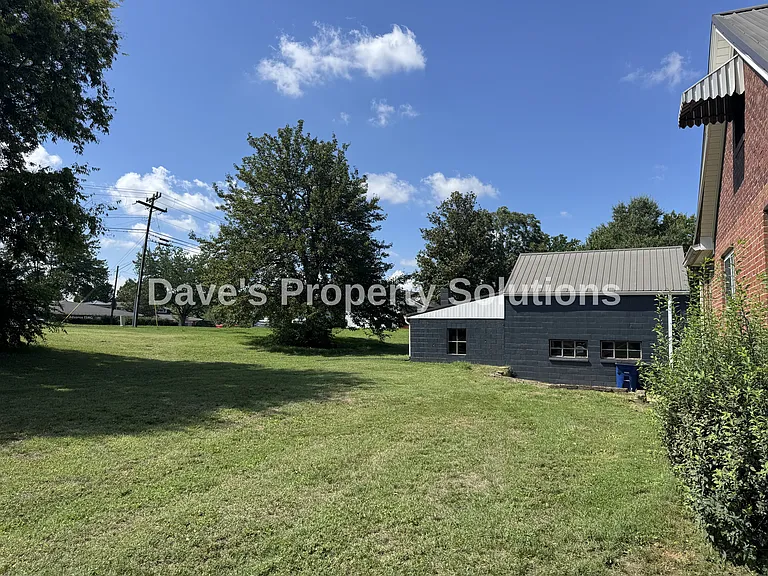 1001 W Clemmonsville Rd — Photo 13