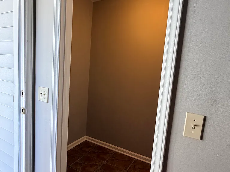 113 W Victoria Ct #F — Photo 14
