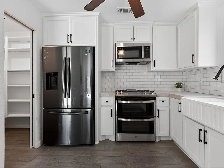 417 W Hillary Cir — Photo 18