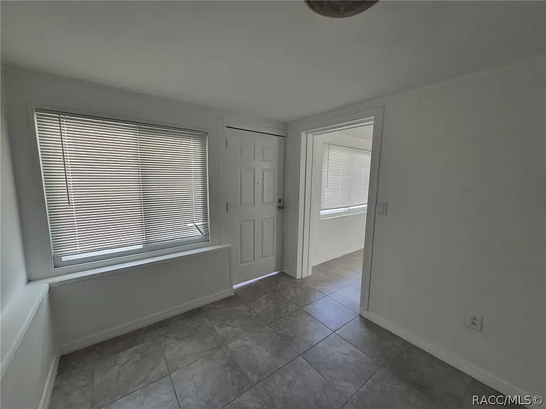 27 E Lemon St — Photo 3