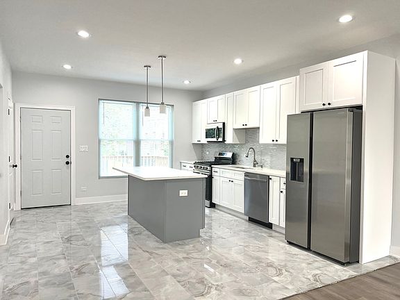 5th image of 641 N Trumbull Ave