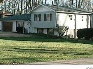 738 Valley Dr, Amherst, OH