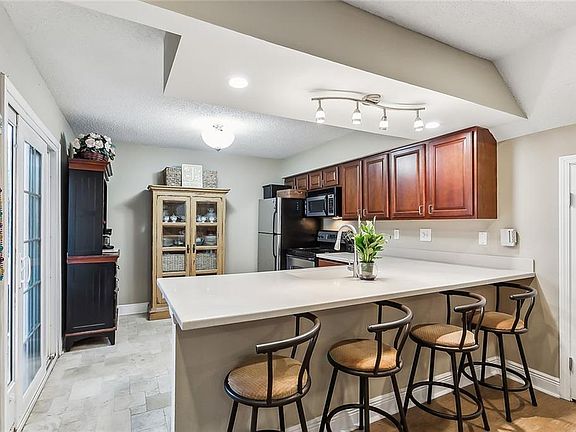4th image of 1500 W Esplanade Ave APT 6A