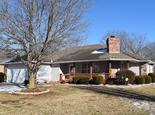 402 Hillcrest Ave, Nixa, MO 65714