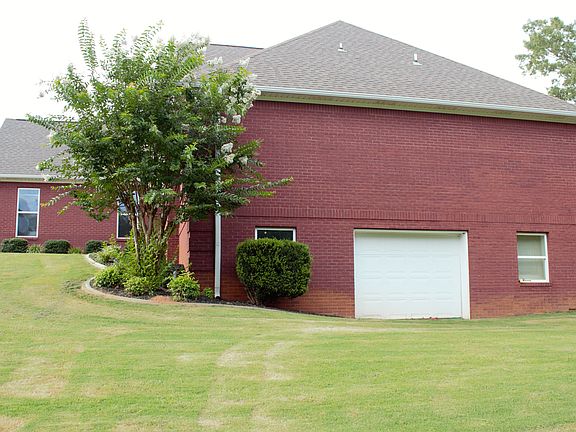 Side of home w/ basement