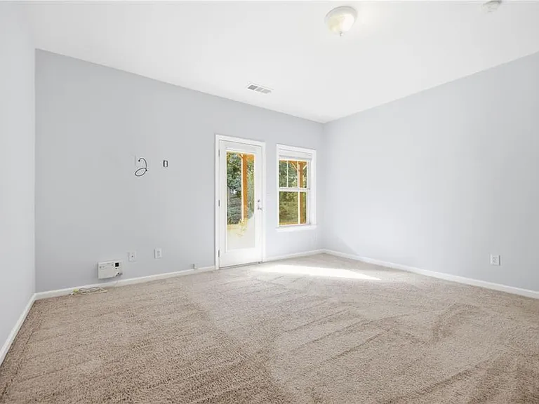 865 Commonwealth Ave SE — Photo 37