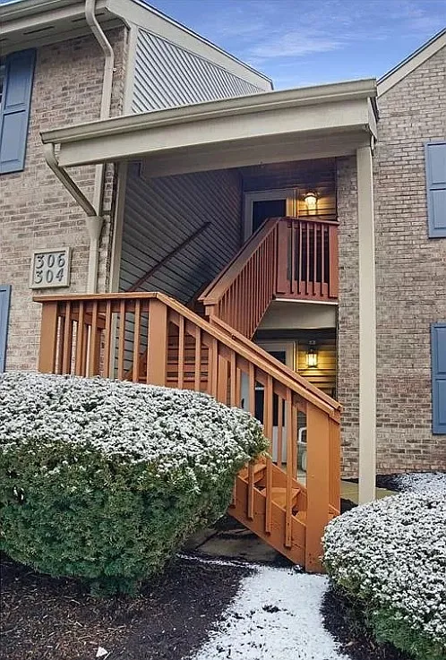 2 bed, 1008 sqft, $1,575 — Photo 1