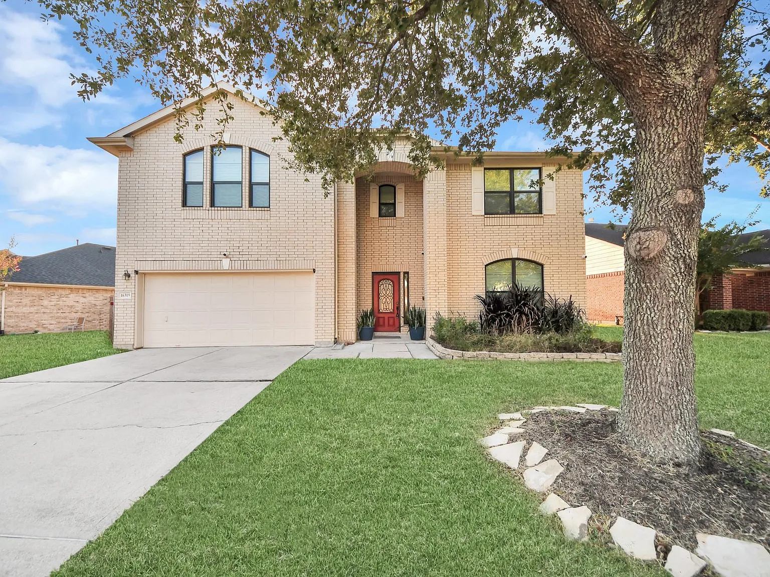 4 bed, 2.5 bath, 3328 sqft, $2,490 — Photo 3