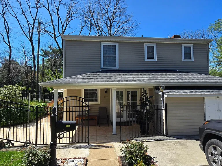807 Watson Ave — Photo 2