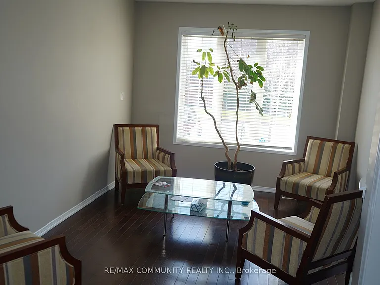 151 Gillett Dr — Photo 5