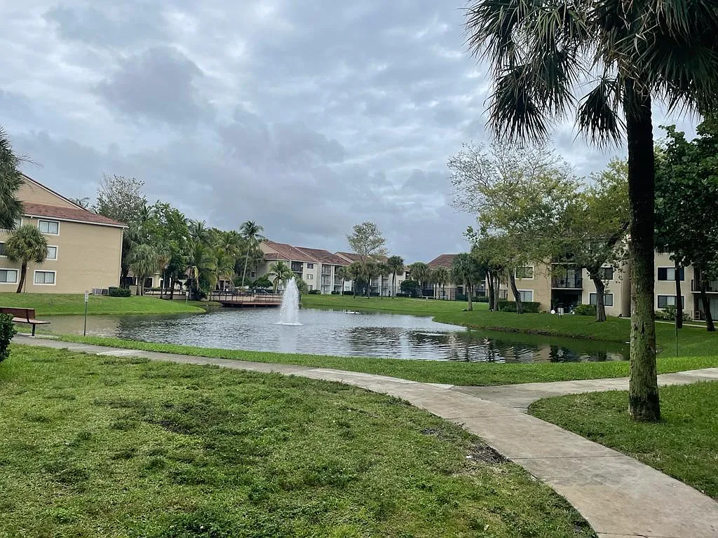 3 bed, 2.0 bath, 1263 sqft, $2,350 — Photo 1