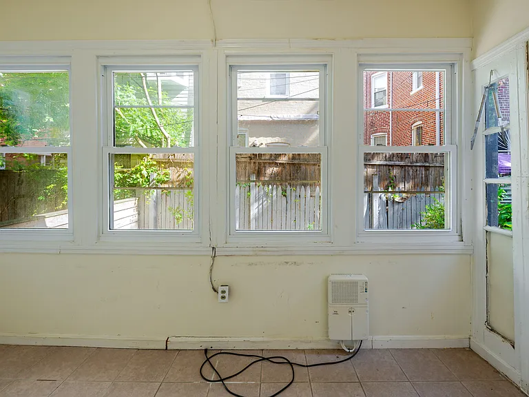 763 Girard St NW — Photo 8