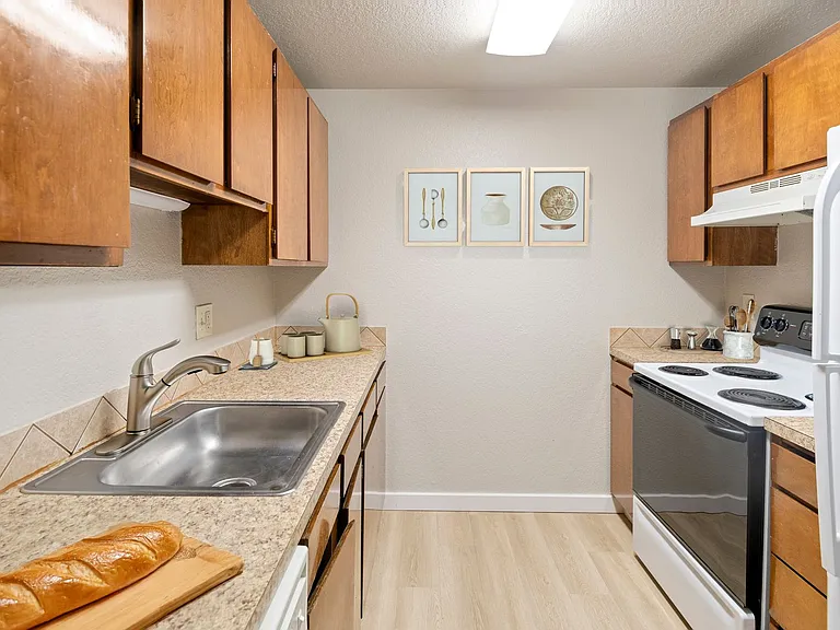 Westmont Apartments — Photo 21