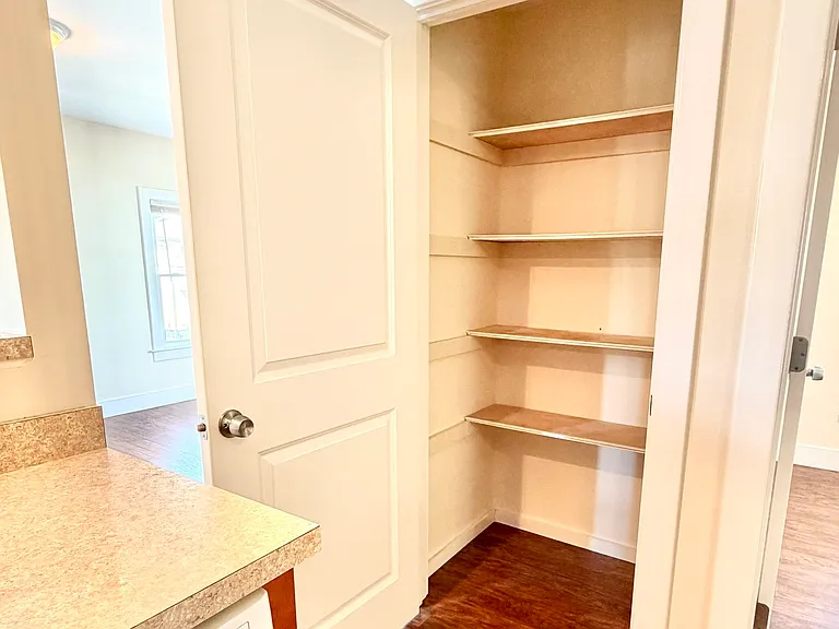 18 W Center St — Photo 13