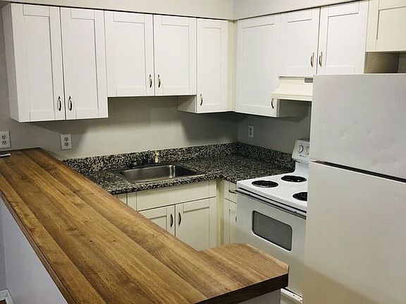 2nd image of 1129 Green St APT 5