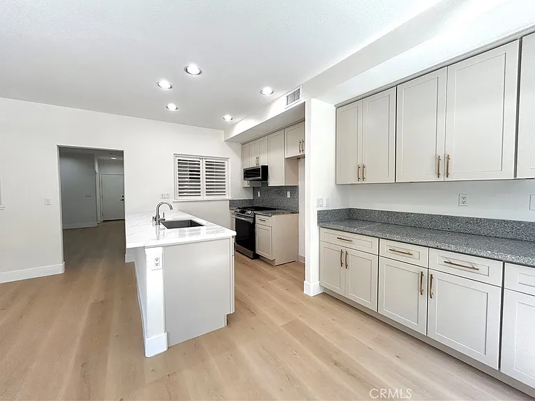 14130 Shoreline Dr #B — Photo 10