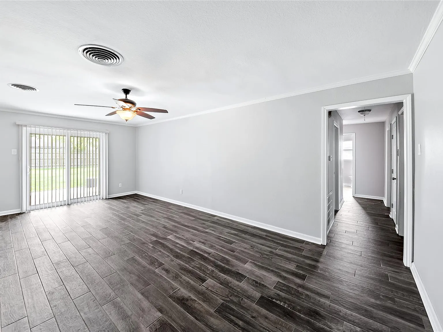 3 bed, 2.0 bath, 1824 sqft, $2,400 — Photo 3