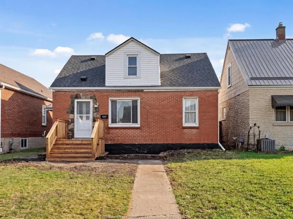 1527 Benjamin Ave, Windsor, ON N8X 4N3
