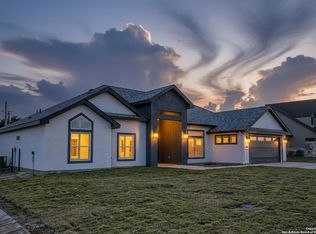 14 Hope Pl, Uvalde, TX 78801