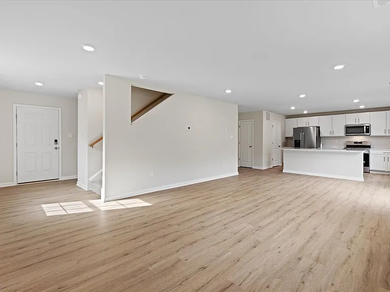 113 Malibu Dr — Photo 4