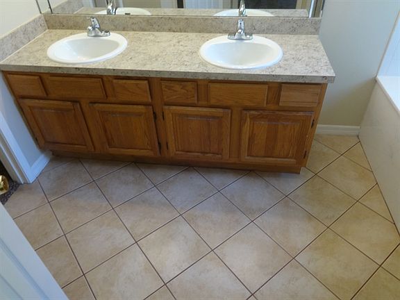 5th image of 14272 Satinwood Dr