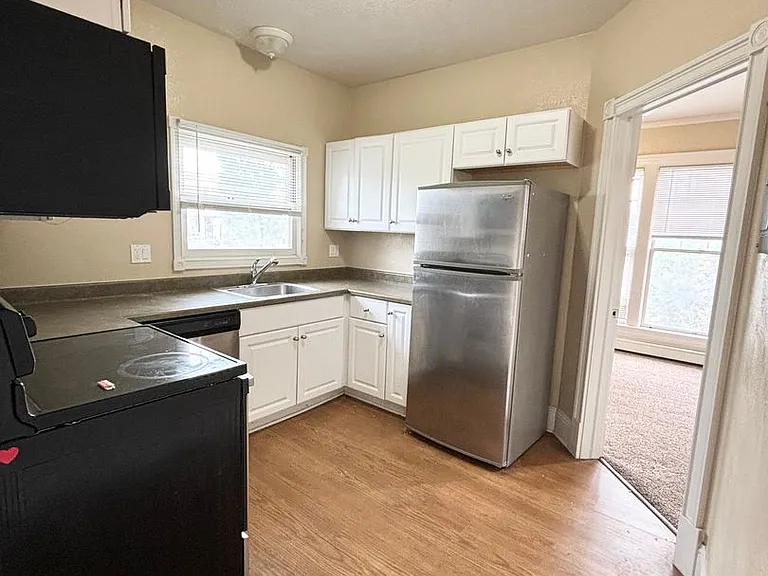 506 N Cascade Avenue — Photo 29