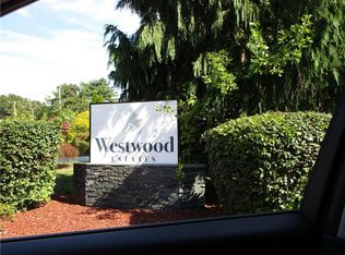 3 Lear Dr, Coventry, RI 02816