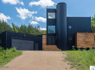 737 Kingsway Dr, Le Sueur, MN 56058