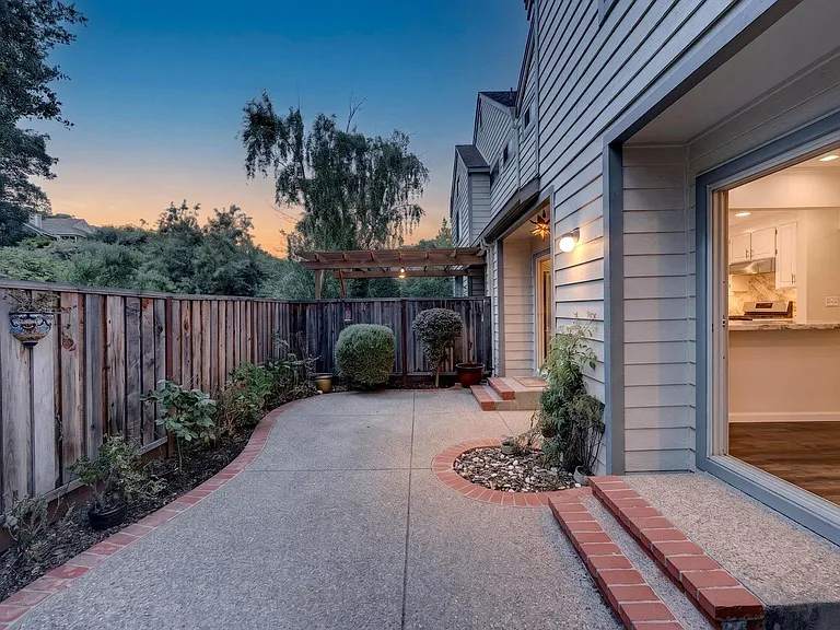 1830 Mockingbird Pl — Photo 32