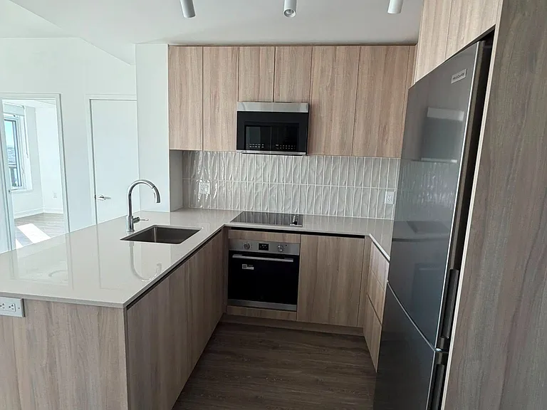 2485 Eglinton Ave W #1323 — Photo 8