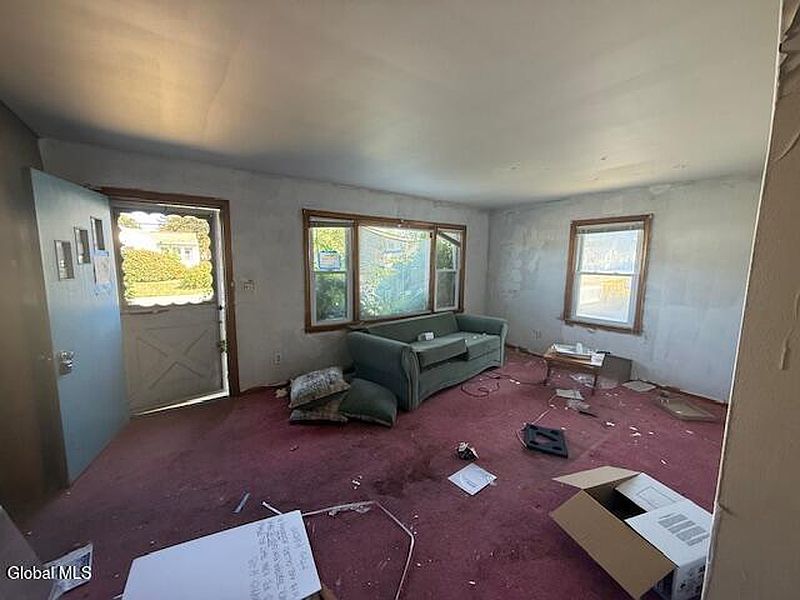 4th image of 6 Pinewood Place
