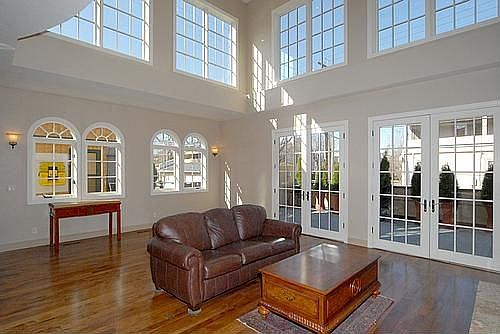 22 Ft Ceilings & wall-of-windows!