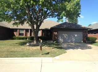 1417 E Powell St, Springfield, MO 65804