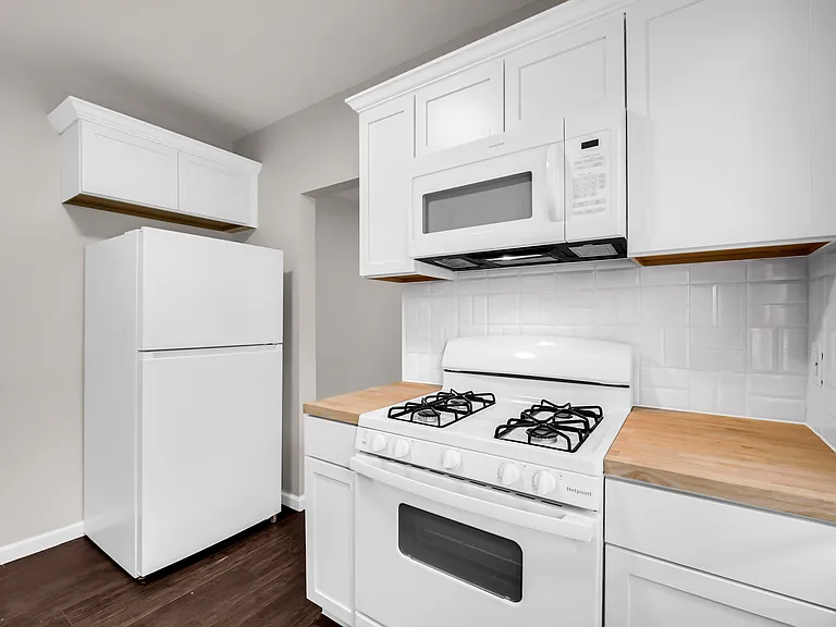 3304 Clairmount St #1B — Photo 2
