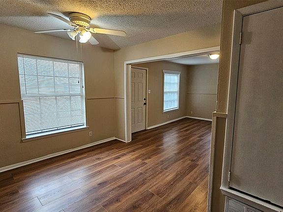 Dining room right off kitchen area