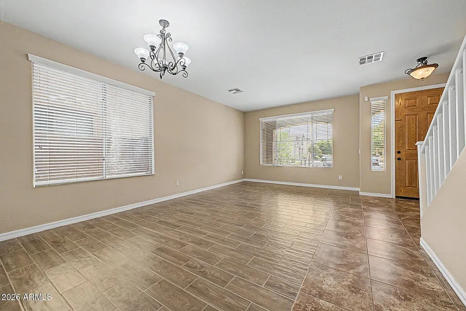 4 bed, 2310 sqft, $2,400 — Photo 2